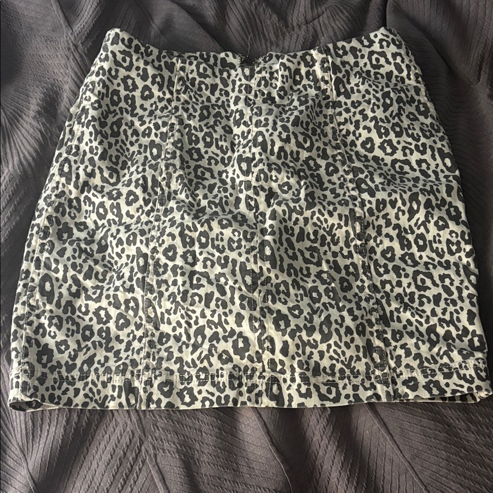 Chic Leopard Print Mini Skirt